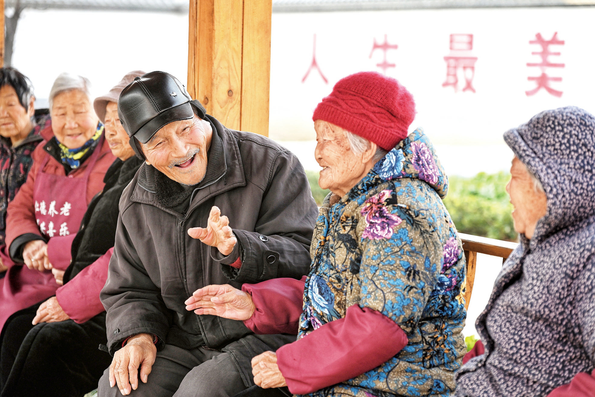 开心聊天 张光辉 摄
