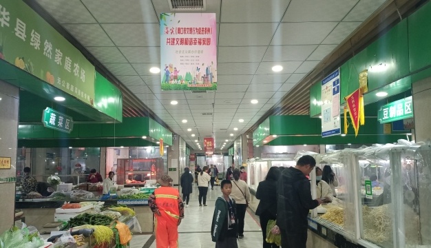 河南周口：菜市场吹进文明风 商户客户喜盈盈