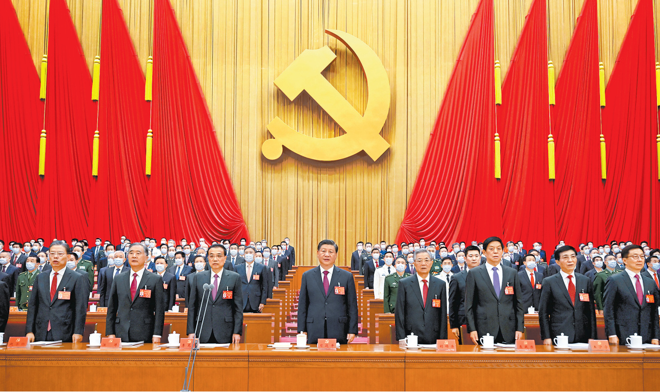 10月16日，中国共产党第二十次全国代表大会在北京人民大会堂开幕。这是习近平、李克强、栗战书、汪洋、王沪宁、赵乐际、韩正、胡锦涛在主席台上。新华社记者 李学仁 摄