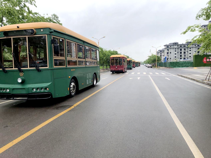 河南汝州铛铛车亮相城区助推城市旅游
