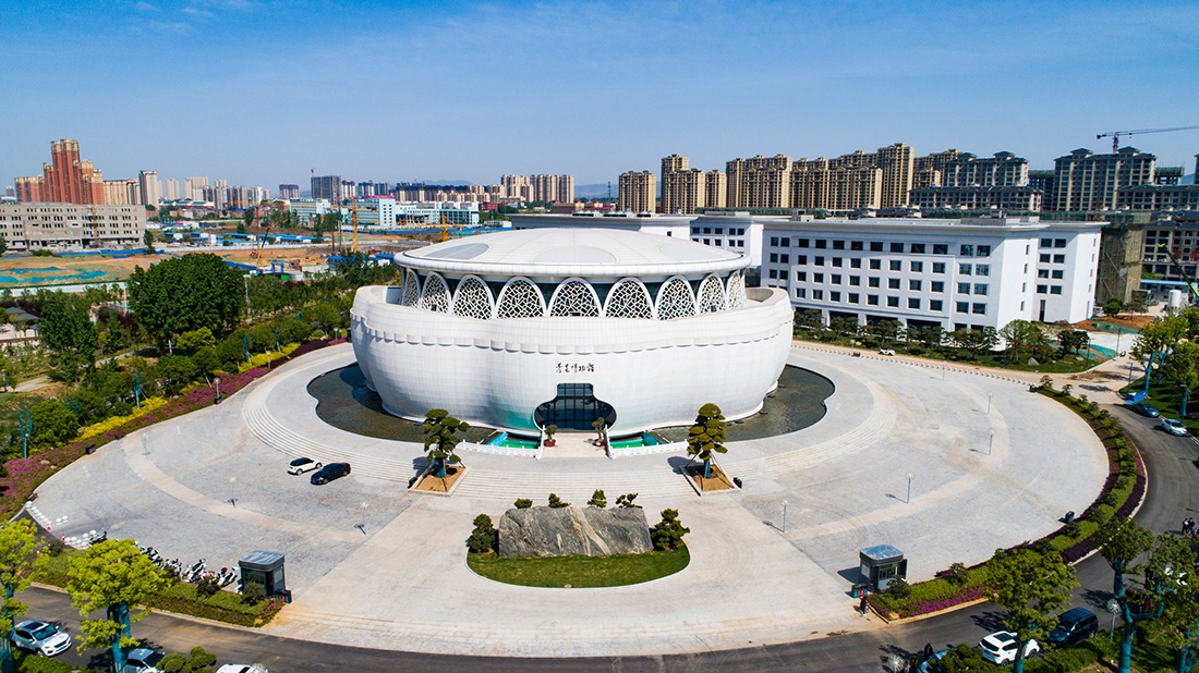 青瓷博物館青瓷博物館項目位於汝州市區雲禪大道與朝陽路交匯處,建築